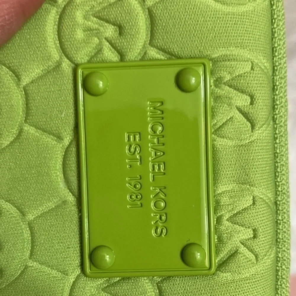 Michael kors green wristlet bag - Picture 5 of 6